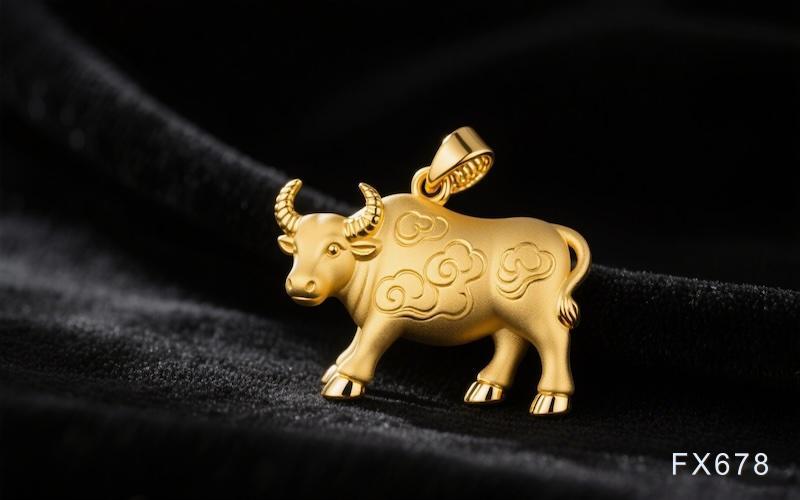 美国经济数据与贸易情绪担忧共同作用下，黄金维持高位震荡